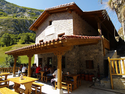 El Caleyon - Alojamiento - Bar - Restaurante - Main street - El Castillo 33554, Bulnes, Asturias, Spain