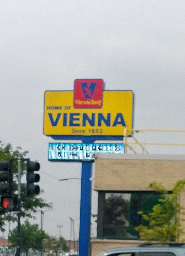 Fast Food Restaurant «Vienna Beef Factory Store», reviews and photos, 3847 S Morgan St, Chicago, IL 60609, USA