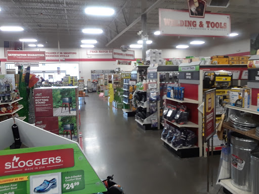 Home Improvement Store «Tractor Supply Co.», reviews and photos, 911 Center Point Rd, Hendersonville, TN 37075, USA