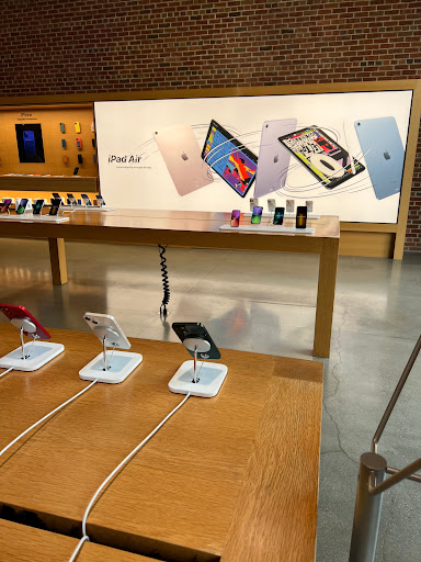 Computer Store «Apple Williamsburg», reviews and photos, 247 Bedford Ave, Brooklyn, NY 11211, USA