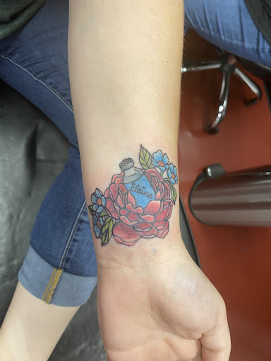 Tattoo Shop «Sarenity Tattoo & Piercing in Birchwood Mall», reviews and photos, 4350 24th Ave, Fort Gratiot Twp, MI 48059, USA