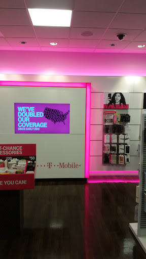 Cell Phone Store «T-Mobile», reviews and photos, 5914 6th Ave, Tacoma, WA 98406, USA