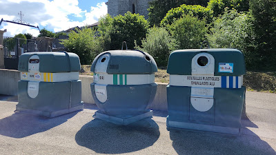 Collecteur de déchets à Le Poizat-Lalleyriat