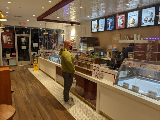 Ice Cream Shop «Häagen-Dazs® Ice Cream Shop», reviews and photos, 22 E Ridgewood Ave, Ridgewood, NJ 07450, USA