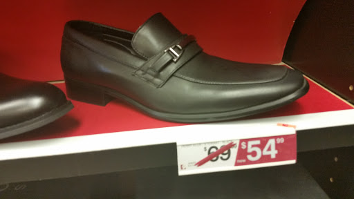 Shoe Store «Famous Footwear», reviews and photos, 4801 Commonwealth Centre Pkwy, Midlothian, VA 23112, USA
