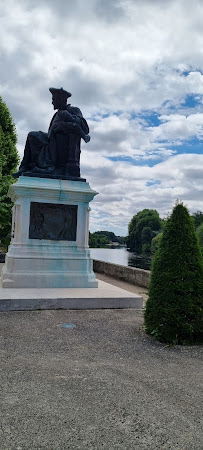 Statue de Rabelais du Restaurant italien Les Saveurs d'Italie à Chinon - n°1