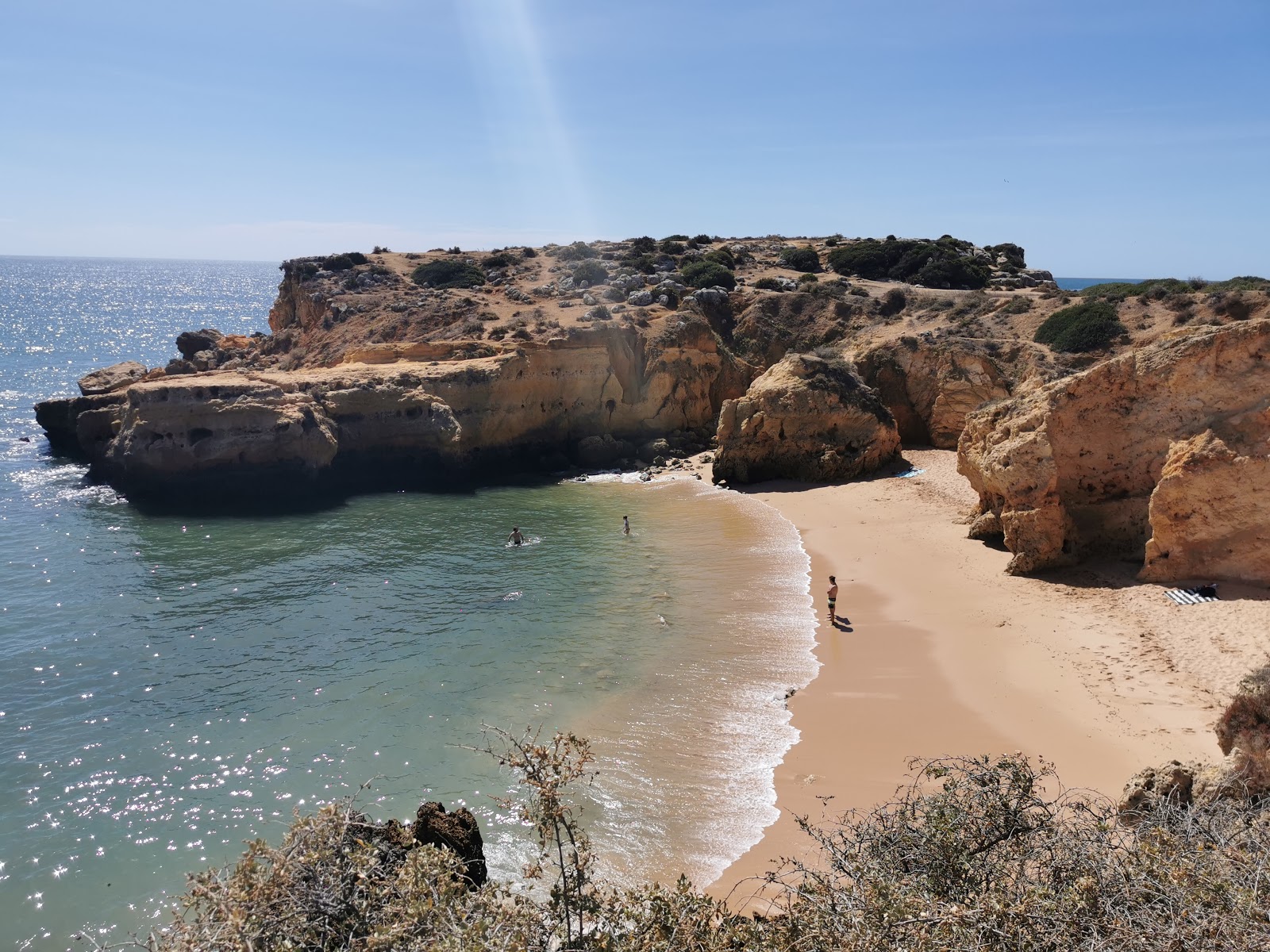 Foto av Praia da Vigia med hög nivå av renlighet