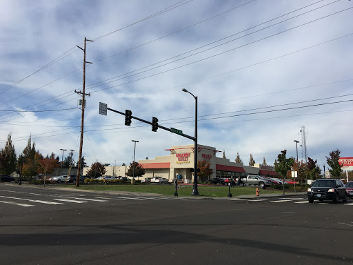 Grocery Store «Grocery Outlet Bargain Market», reviews and photos, 878 Molalla Ave, Oregon City, OR 97045, USA