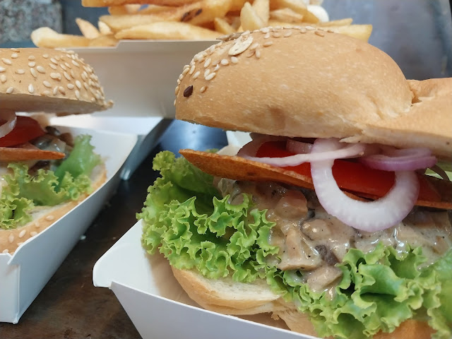 Jeanno burger (truck) by null