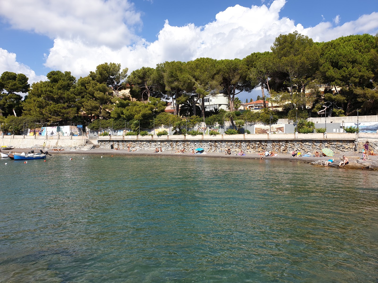 Foto von Spiaggia Cervo mit viele kleine buchten