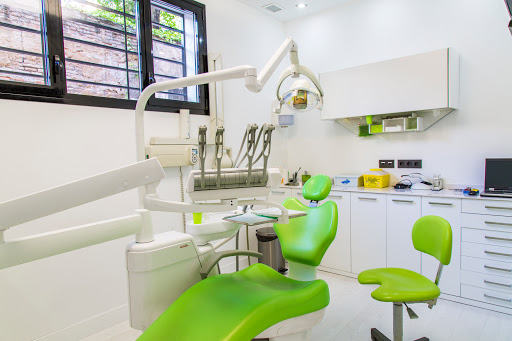 Clínica Dental Cervantes - Dentista Granada - Av. de Cervantes, 17, 18008 Granada