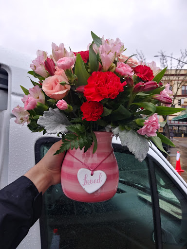 Florist «Olson Florist», reviews and photos, 499 Court St NE, Salem, OR 97301, USA