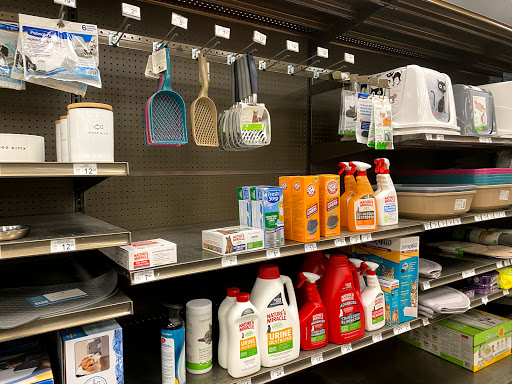 Pet Supply Store «Unleashed by Petco», reviews and photos, 520 S 23rd St, Philadelphia, PA 19146, USA