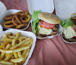 Chelas&burgers photo