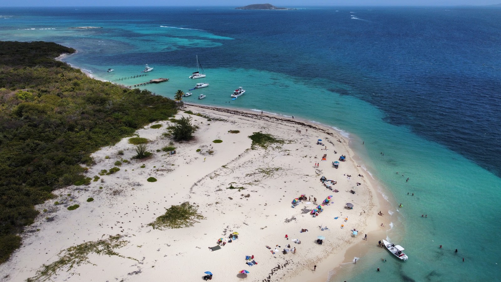 Fotografie cu Icacos beach - locul popular printre cunoscătorii de relaxare