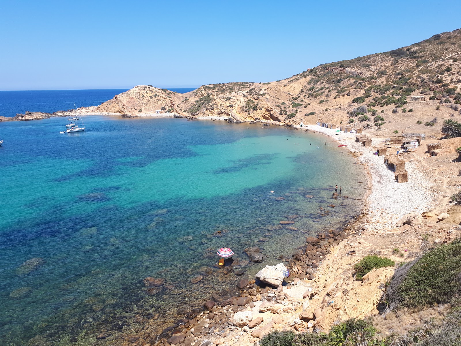 Foto af Korbous Plage med grå sten overflade