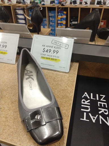 Shoe Store «DSW Designer Shoe Warehouse», reviews and photos, 6971 Grand Ave, Gurnee, IL 60031, USA