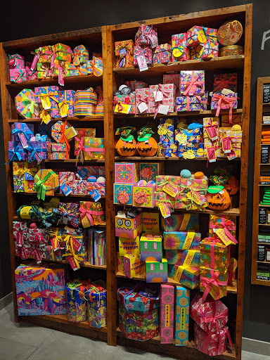 Cosmetics Store «LUSH Fresh Handmade Cosmetics», reviews and photos, 3966 Westheimer Rd, Houston, TX 77027, USA