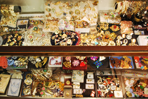 Gift Shop «Silver Quill Antiques & Gifts», reviews and photos, 22813 Van Dyke, Warren, MI 48089, USA