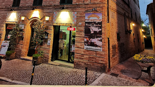 Ristorante - Risotteria - Pizzeria La Taverna dell'Artista Via Regina Margherita, 8, 62010 Montelupone MC, Italia