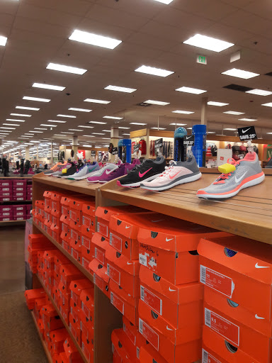 Shopping Mall «Gateway Shopping Center», reviews and photos, 9924 NE Halsey St, Portland, OR 97220, USA