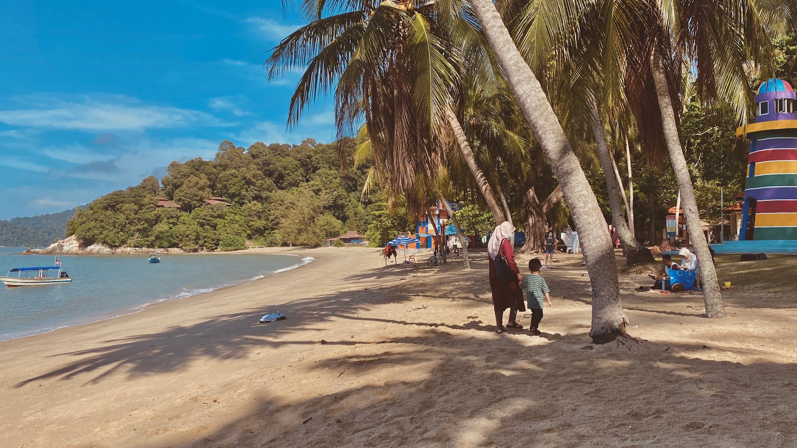 Foto van Teluk Batik Beach voorzieningenruimte