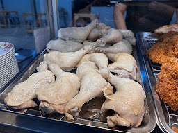 ข้าวมันไก่ป้าอร (เจ้าเก่าหน้าวัดเพชร) ไม่ดังแต่อร่อย