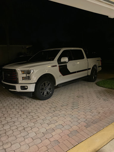 Used Car Dealer «WORLD CLASS MOTORS LLC», reviews and photos, 10000 Over Drive, Noblesville, IN 46060, USA