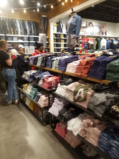 Clothing Store «Aéropostale», reviews and photos, 200 Baychester Ave, Bronx, NY 10475, USA