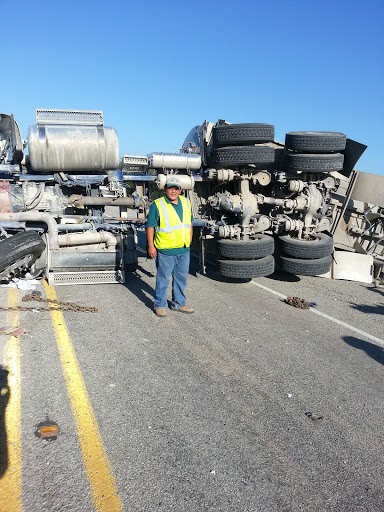 M & M Towing in Pearsall, Texas