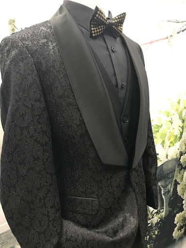 Clothing Store «The City Outlet Clothing», reviews and photos, 17653 Twelve Mile Rd, Lathrup Village, MI 48076, USA