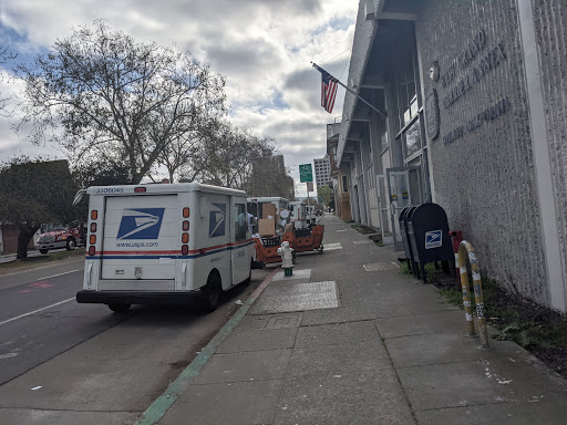 Post Office «USPS Carrier Annex», reviews and photos, 577 W Grand Ave, Oakland, CA 94612, USA