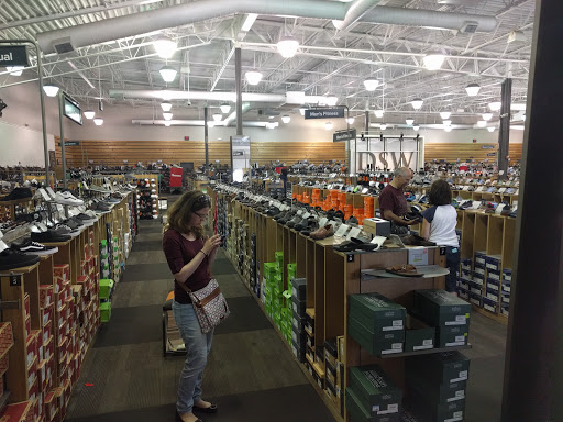 Shoe Store «DSW Designer Shoe Warehouse», reviews and photos, 2155 22nd St, Oak Brook, IL 60523, USA