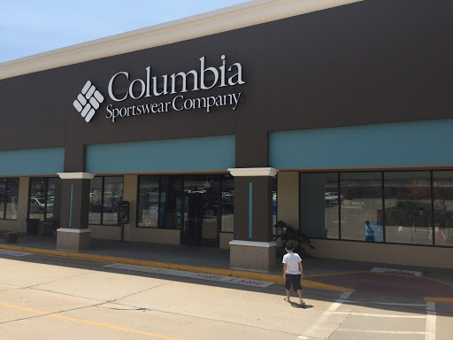 Columbia Sportswear at Tanger Outlets, 455 Tanger Dr, Williamsburg, IA 52361, USA, 