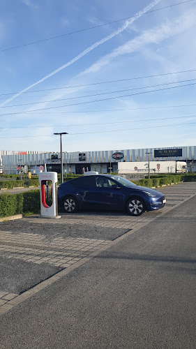 Tesla Supercharger à Neuville-en-Ferrain