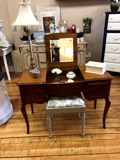 Consignment Shop «The Boulevard Boutique», reviews and photos, 5 S Washington St, Oxford, MI 48371, USA