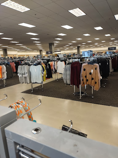 Department Store «Nordstrom Rack Sunset Valley Shopping Center», reviews and photos, 5601 Brodie Ln, Sunset Valley, TX 78745, USA
