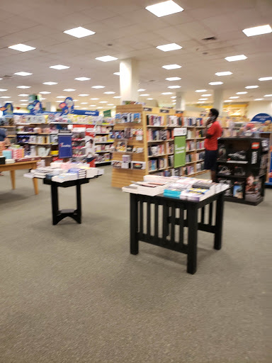 Book Store «Barnes & Noble», reviews and photos, 112 Eisenhower Pkwy, Livingston, NJ 07039, USA