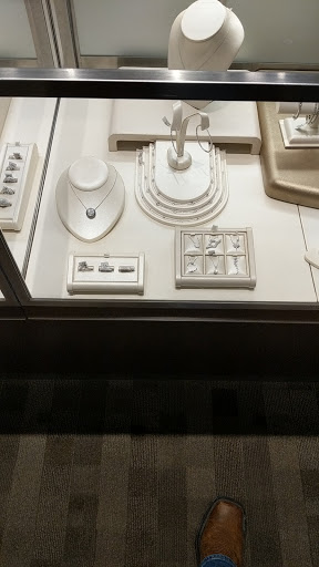 Jewelry Store «Borsheims Fine Jewelry», reviews and photos, 120 Regency Pkwy, Omaha, NE 68114, USA