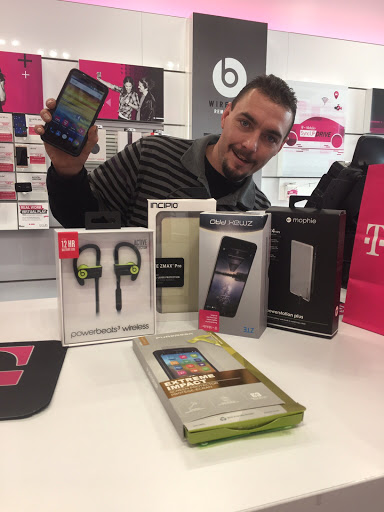 Cell Phone Store «T-Mobile», reviews and photos, 2624 W Kettleman Ln #150, Lodi, CA 95242, USA