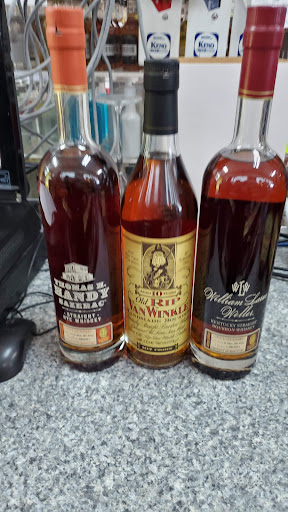 Liquor Store «Wine Vault», reviews and photos, 2 Fairbanks St, Framingham, MA 01701, USA