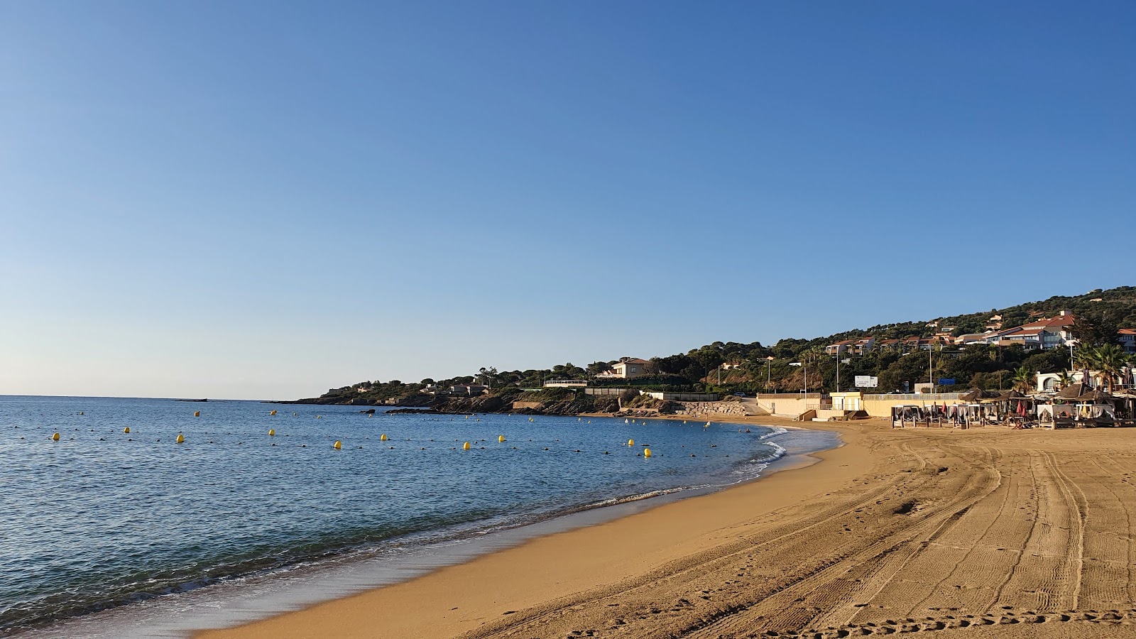 Foto di Spiaggia La Gaillarde con una superficie del sabbia luminosa