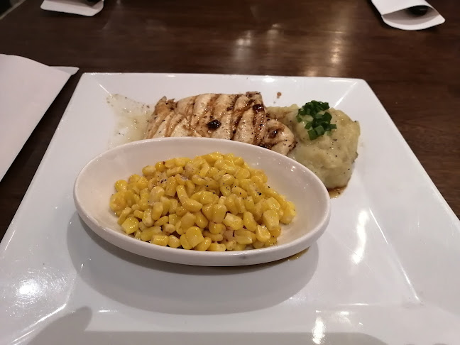 Opiniones de Fridays Mall del Sur en San Juan de Miraflores - Restaurante