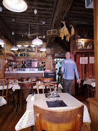 Atmosphère du Restaurant Les Ventres Jaunes à Lyon - n°18
