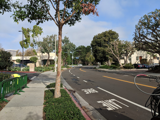 Shopping Mall «Harbor View Shopping Center», reviews and photos, 1610 - 1666 San Miguel Dr, Newport Beach, CA 92660, USA