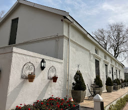 Under Oaks Estate photo
