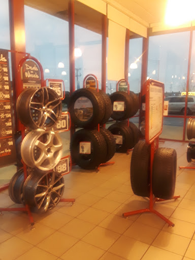 Tire Shop «Discount Tire Store - Elgin, IL», reviews and photos, 875 S Randall Rd, Elgin, IL 60123, USA