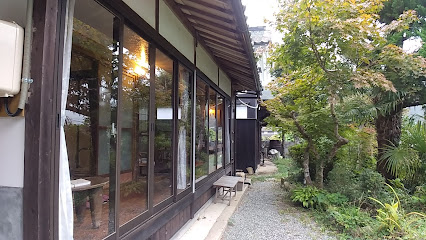 Komori no Tsukinoshita Guesthouse '宿と喫茶'小森のツキノシタ