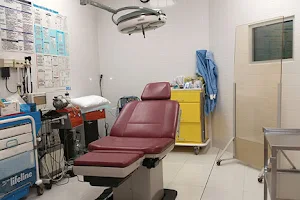 Doctors Care Clinic image
