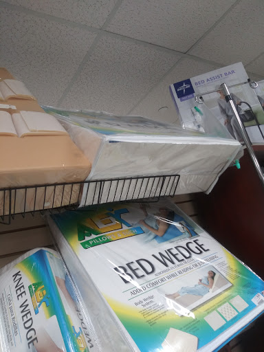 Shopping Mall «Sunrise Plaza Shopping Center», reviews and photos, 656 Wellwood Ave, Lindenhurst, NY 11757, USA